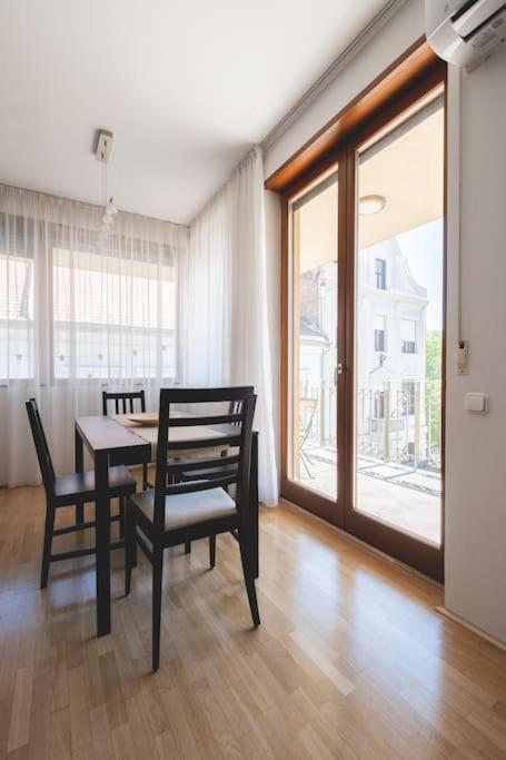 Bright Downtown Balcony Retreat Leilighet Budapest Eksteriør bilde