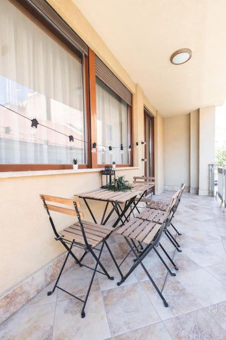 Bright Downtown Balcony Retreat Leilighet Budapest Eksteriør bilde