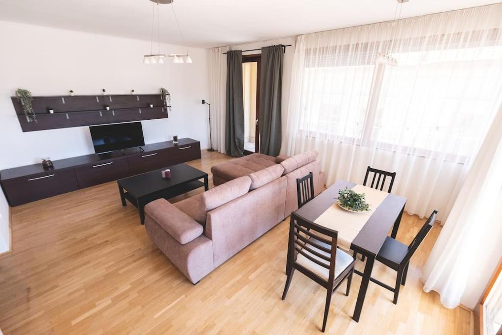 Bright Downtown Balcony Retreat Leilighet Budapest Eksteriør bilde