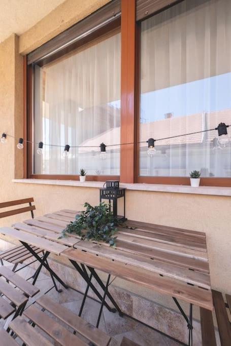 Bright Downtown Balcony Retreat Leilighet Budapest Eksteriør bilde