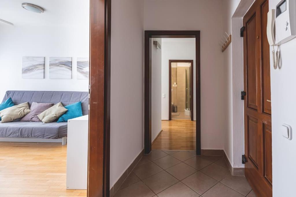 Bright Downtown Balcony Retreat Leilighet Budapest Eksteriør bilde